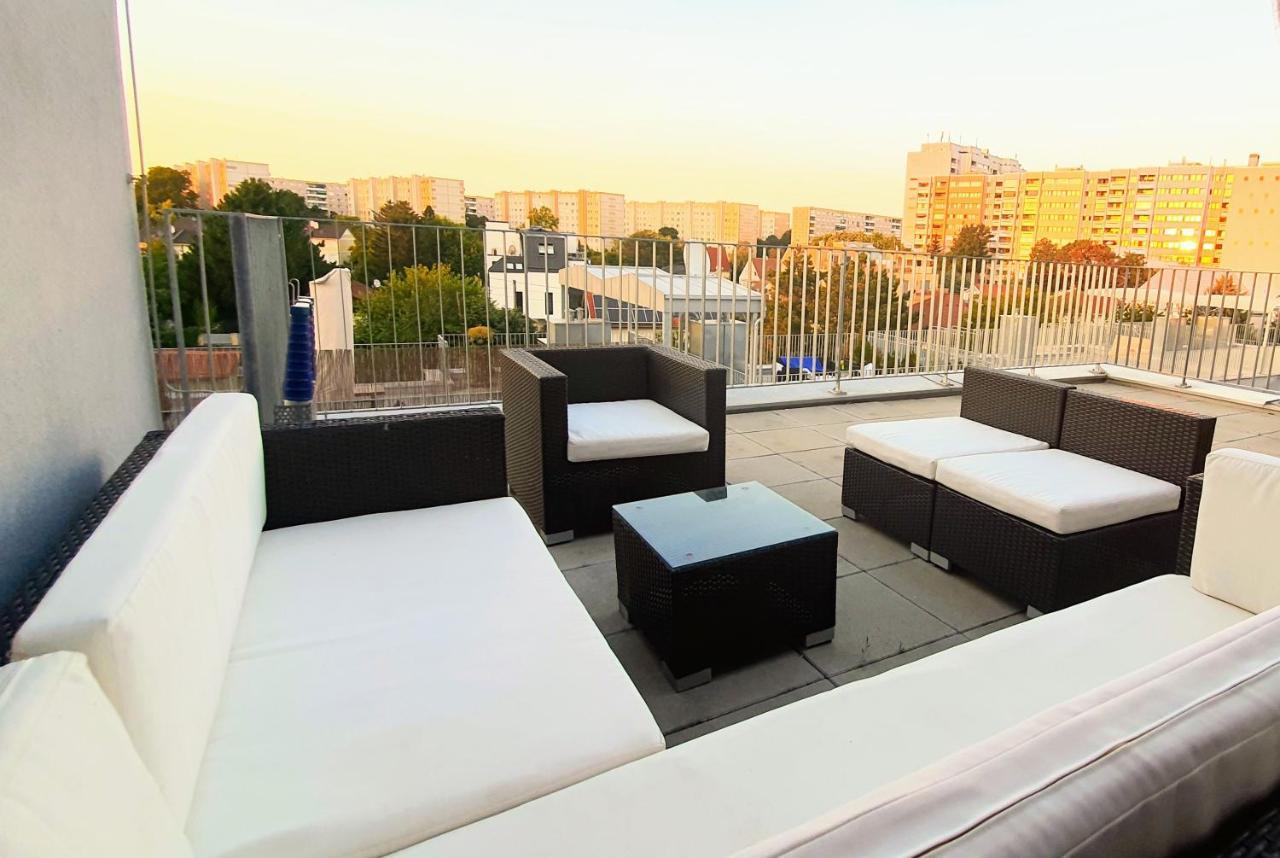 Rooftop Terrace, Free Garage Parking And Pool! Vienna Exterior photo