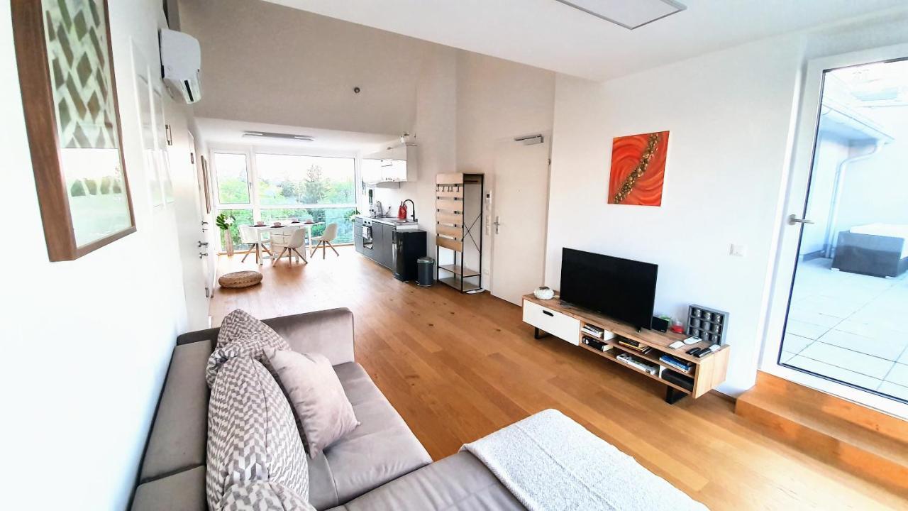 Rooftop Terrace, Free Garage Parking And Pool! Vienna Exterior photo