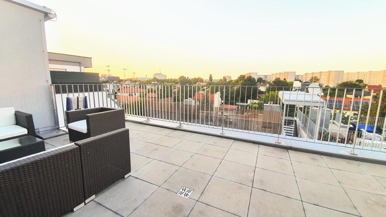 Rooftop Terrace, Free Garage Parking And Pool! Vienna Exterior photo